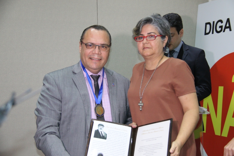 SIMEPI homenageia personalidades com a Medalha de Honra ao Mérito Dr. José de Alencar Costa.