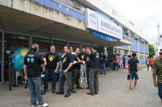 Médicos realizam manifestação em frente ao HGV