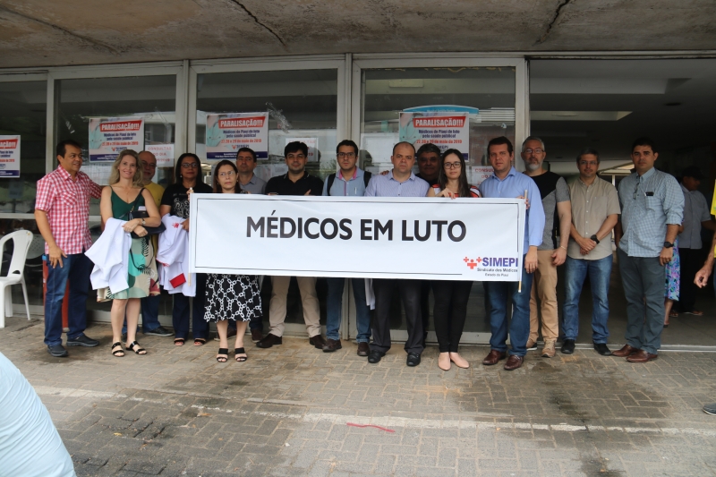 Médicos do Estado paralisam atendimentos por 72 horas com adesão 100% ao movimento