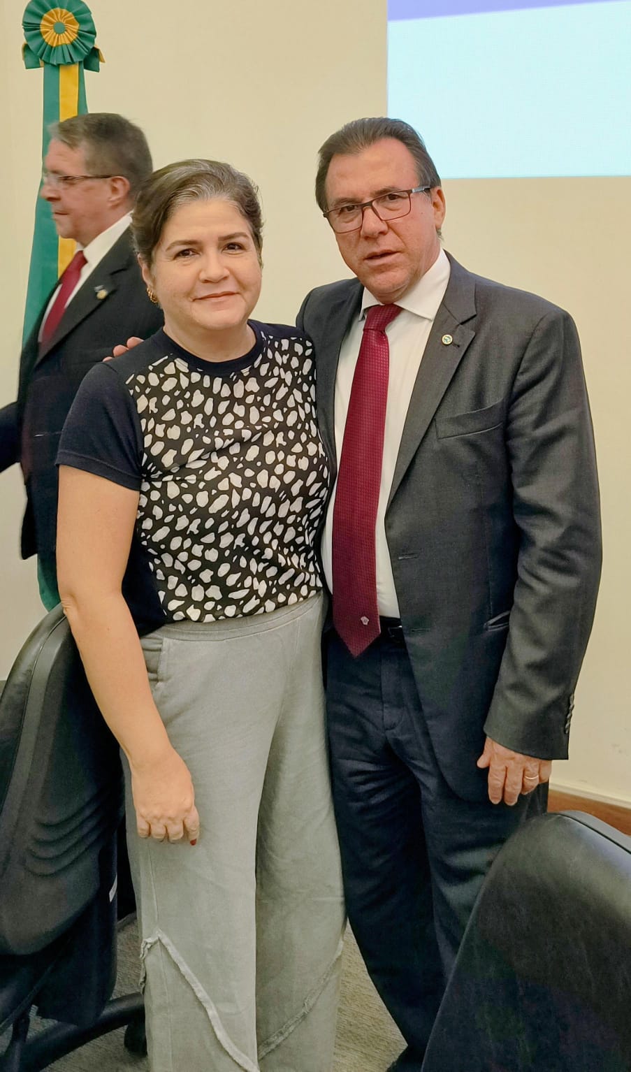 Dra. Lúcia Santos apresenta o trabalho dos médicos brasileiros para  Ministro do Trabalho e Emprego (MTE)