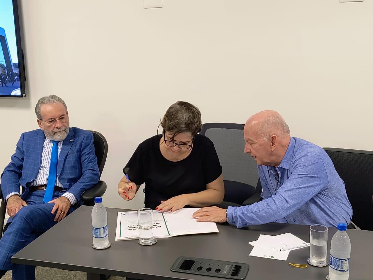 Fenam e SIMEPI assinam Relatório Final do XIV ENEM 2023